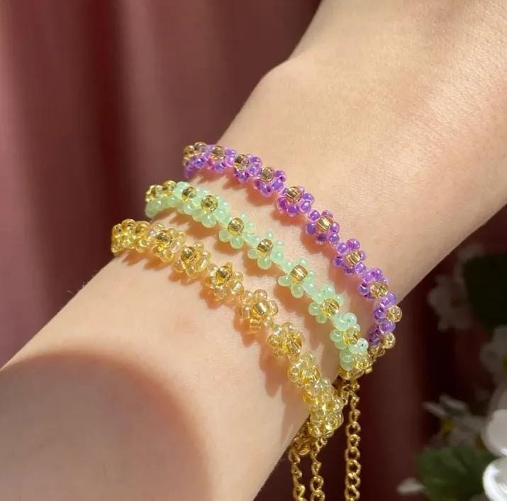 Blossom Lily of the Valley Flower Bead Bracelet – Elegant Stretch Floral Jewelry